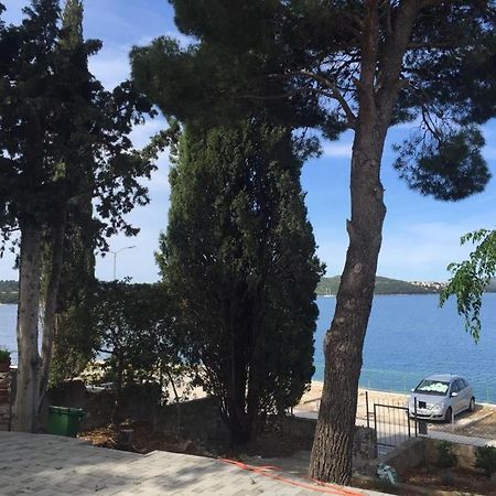 Cozy Place On The Beach Trogir Exterior foto