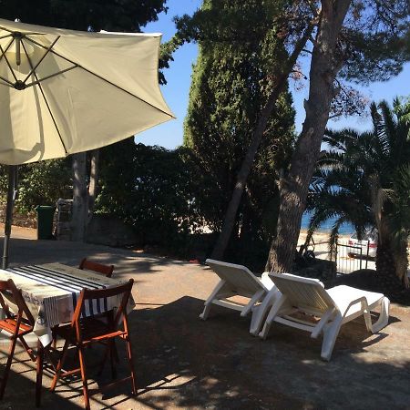 Cozy Place On The Beach Trogir Exterior foto