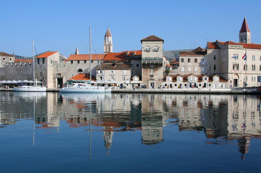 Cozy Place On The Beach Trogir Exterior foto