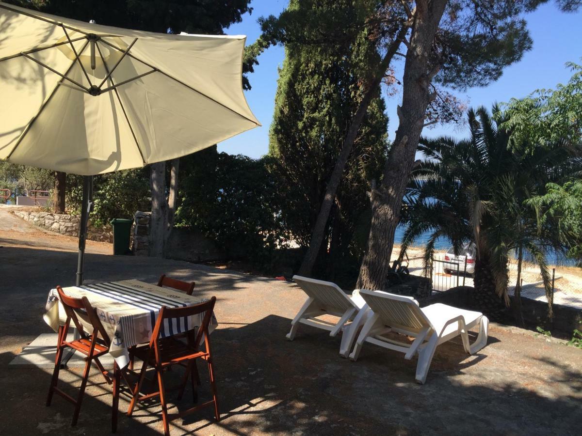Cozy Place On The Beach Trogir Exterior foto