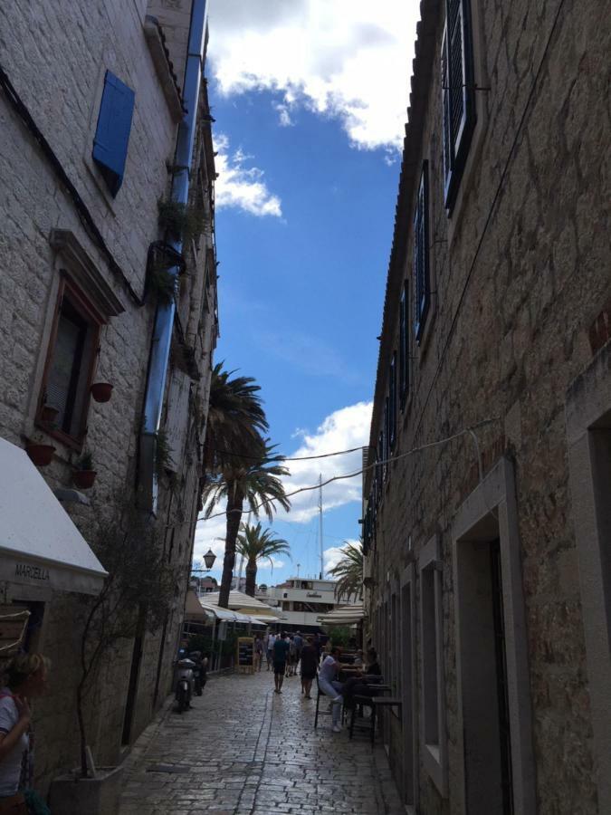 Cozy Place On The Beach Trogir Exterior foto